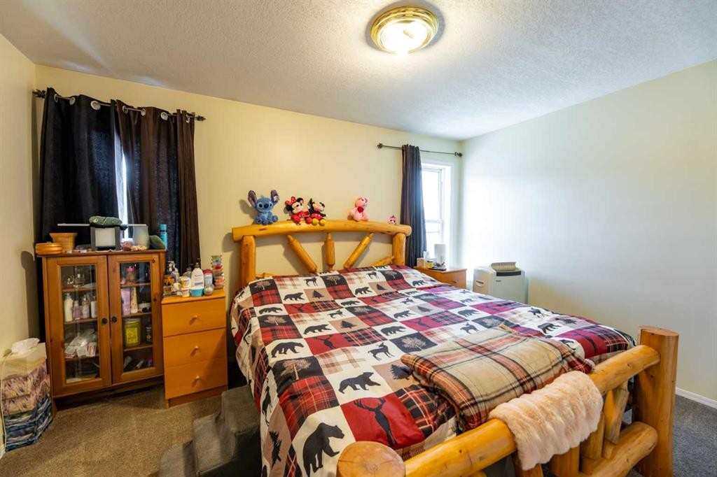 168 Sitar Crescent, Hinton, AB - Indoor Photo Showing Bedroom