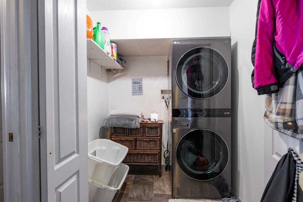 168 Sitar Crescent, Hinton, AB - Indoor Photo Showing Laundry Room