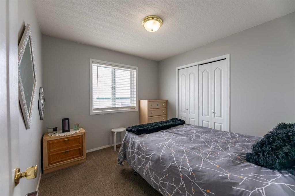 168 Sitar Crescent, Hinton, AB - Indoor Photo Showing Bedroom