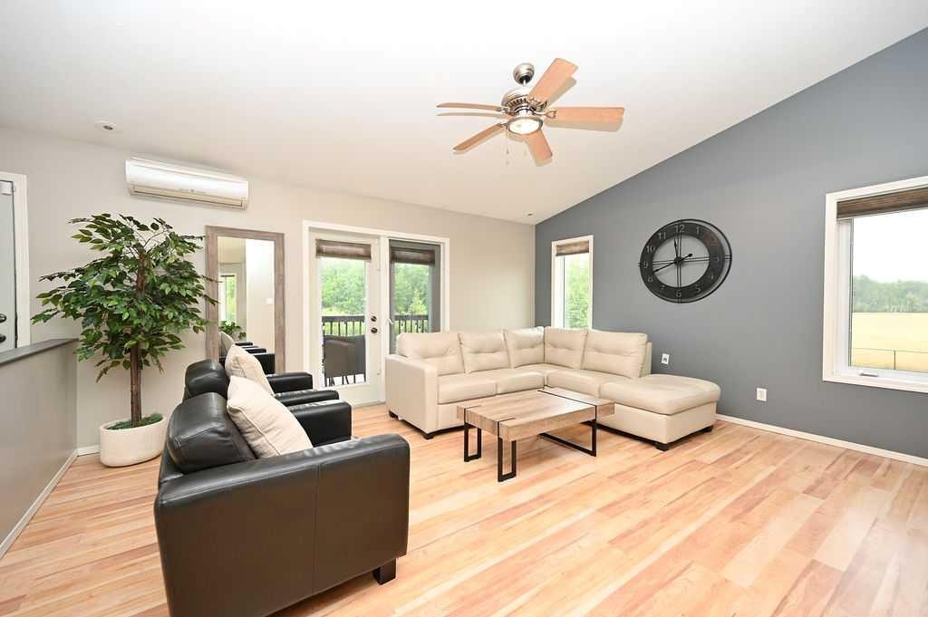192042 Township Road 665, Athabasca, AB - Indoor Photo Showing Living Room