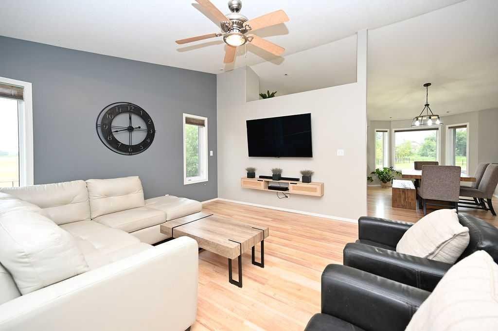 192042 Township Road 665, Athabasca, AB - Indoor Photo Showing Living Room