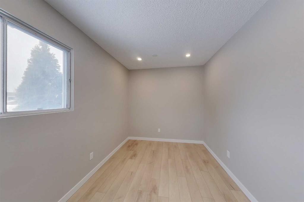 801 3 Avenue Se, Slave Lake, AB - Indoor Photo Showing Other Room