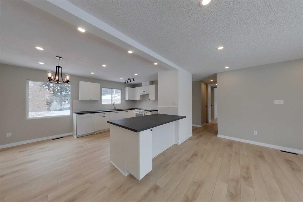 801 3 Avenue Se, Slave Lake, AB - Indoor