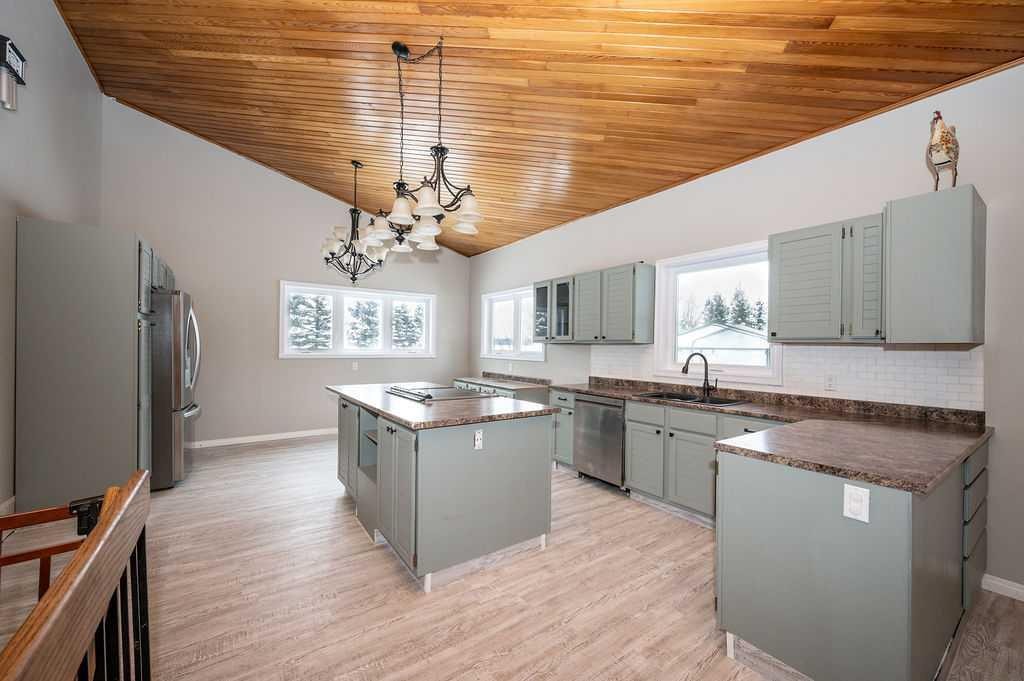 203039 Township Road 662, Rural Athabasca County, AB - Indoor Photo Showing Kitchen