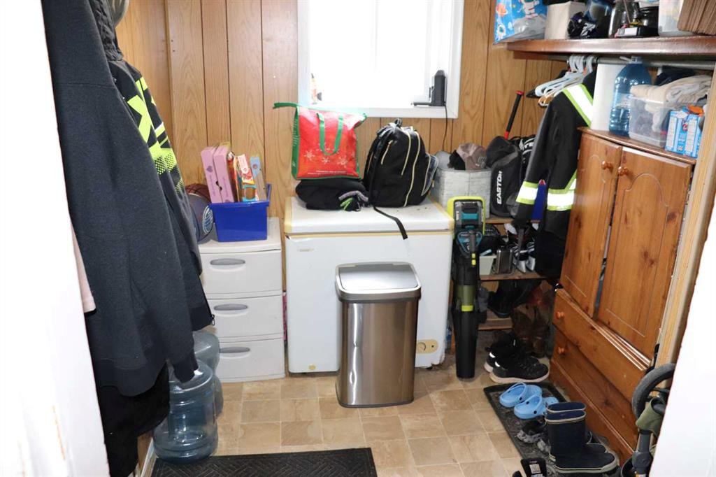 5113 5Th. Avenue, Edson, AB - Indoor