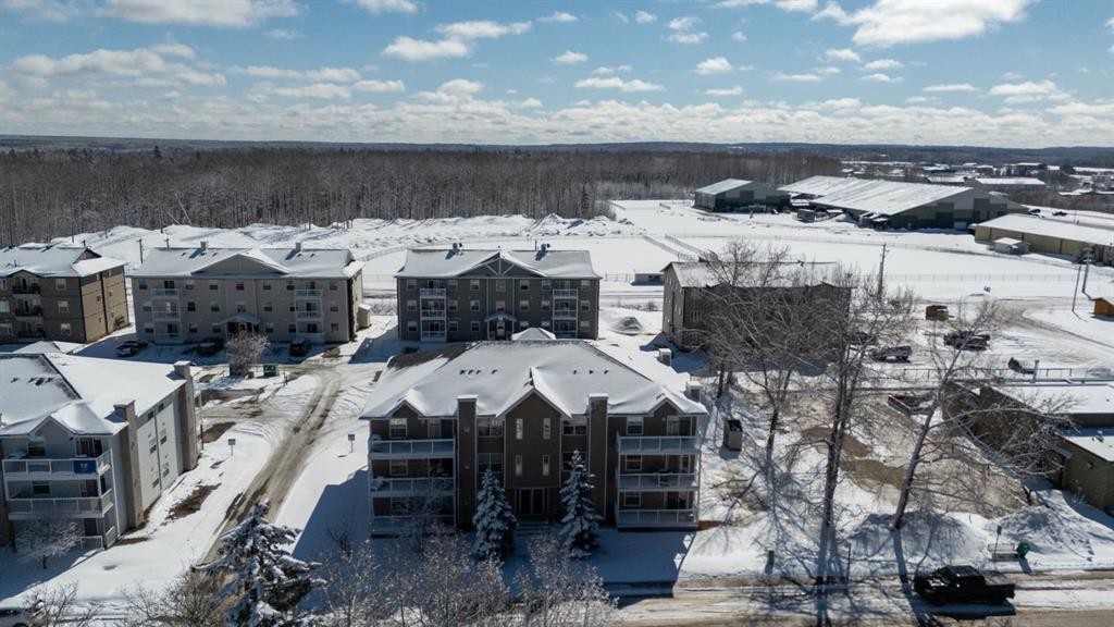 102-501 3, Fox Creek, AB - Outdoor