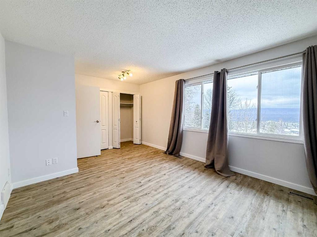310-457 Collinge Road, Hinton, AB - Indoor Photo Showing Other Room