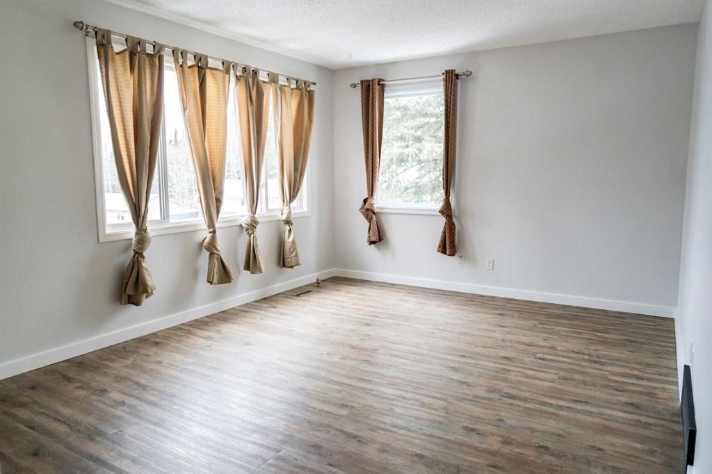 310-457 Collinge Road, Hinton, AB - Indoor Photo Showing Other Room