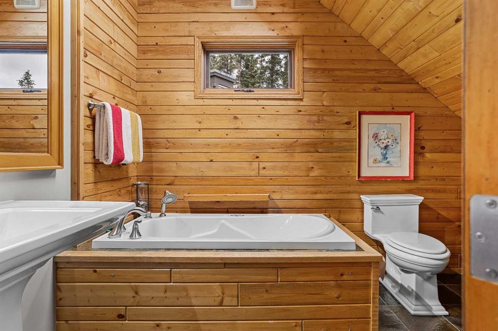 204 Grassi Place, Canmore, AB - Indoor Photo Showing Bathroom
