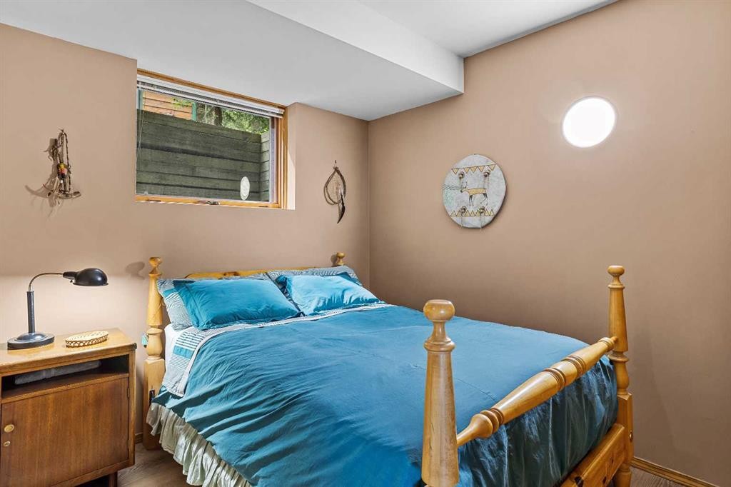 204 Grassi Place, Canmore, AB - Indoor Photo Showing Bedroom