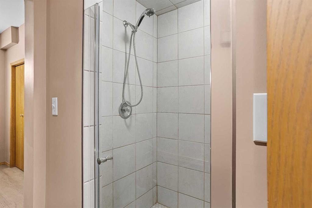 204 Grassi Place, Canmore, AB - Indoor Photo Showing Bathroom
