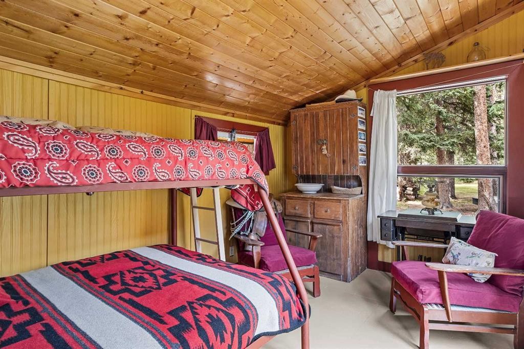 204 Grassi Place, Canmore, AB - Indoor Photo Showing Bedroom