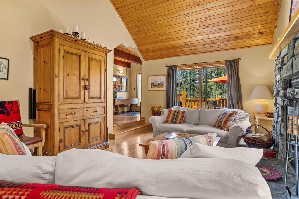 204 Grassi Place, Canmore, AB - Indoor Photo Showing Living Room
