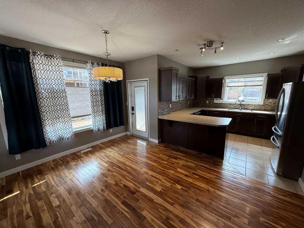 107 Wolf Willow Cove, Hinton, AB - Indoor Photo Showing Kitchen