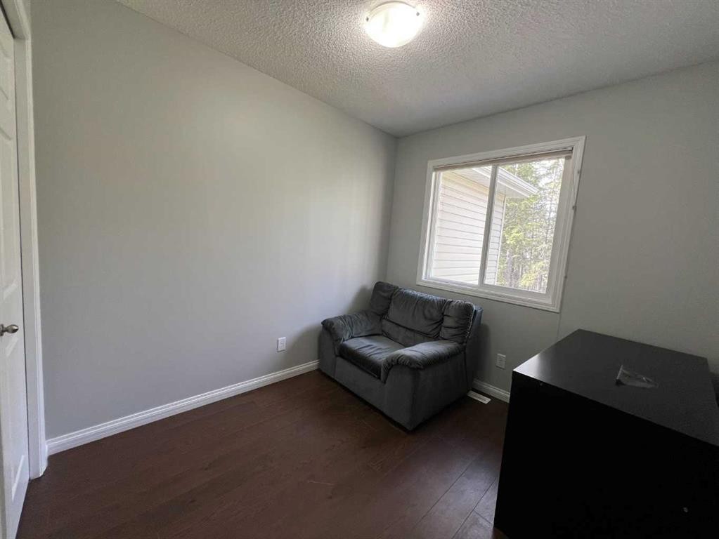 8-624 41 Street, Edson, AB - Indoor