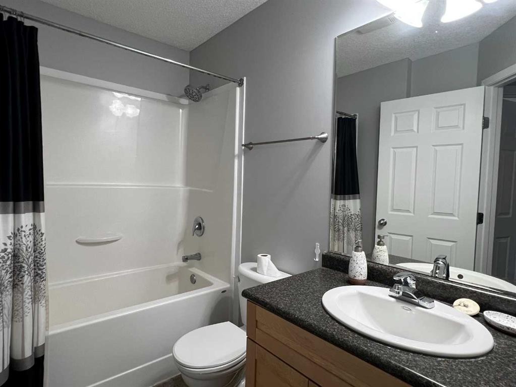 8-624 41 Street, Edson, AB - Indoor Photo Showing Bathroom