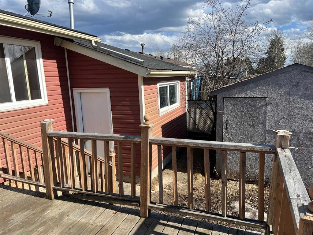 709 3 Avenue, Fox Creek, AB - Outdoor With Deck Patio Veranda With Exterior