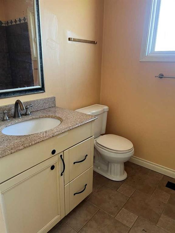 709 3 Avenue, Fox Creek, AB - Indoor Photo Showing Bathroom