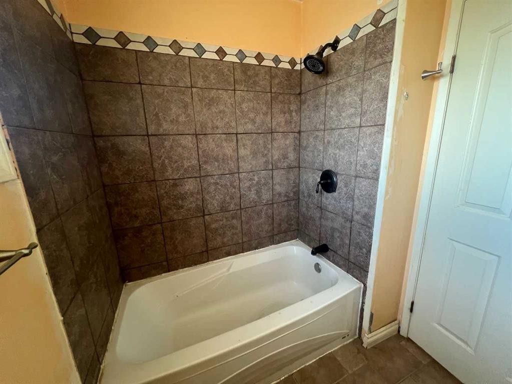 709 3 Avenue, Fox Creek, AB - Indoor Photo Showing Bathroom