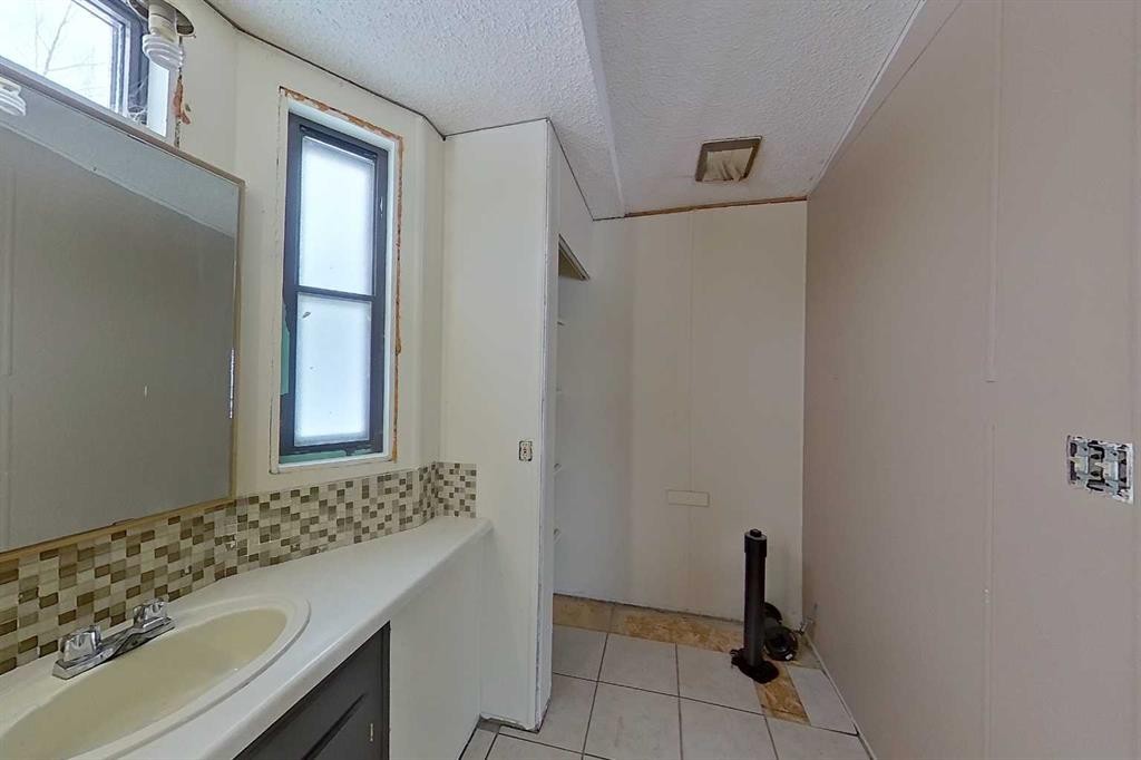 2135 Mistassiniy Road, Wabasca, AB - Indoor Photo Showing Bathroom