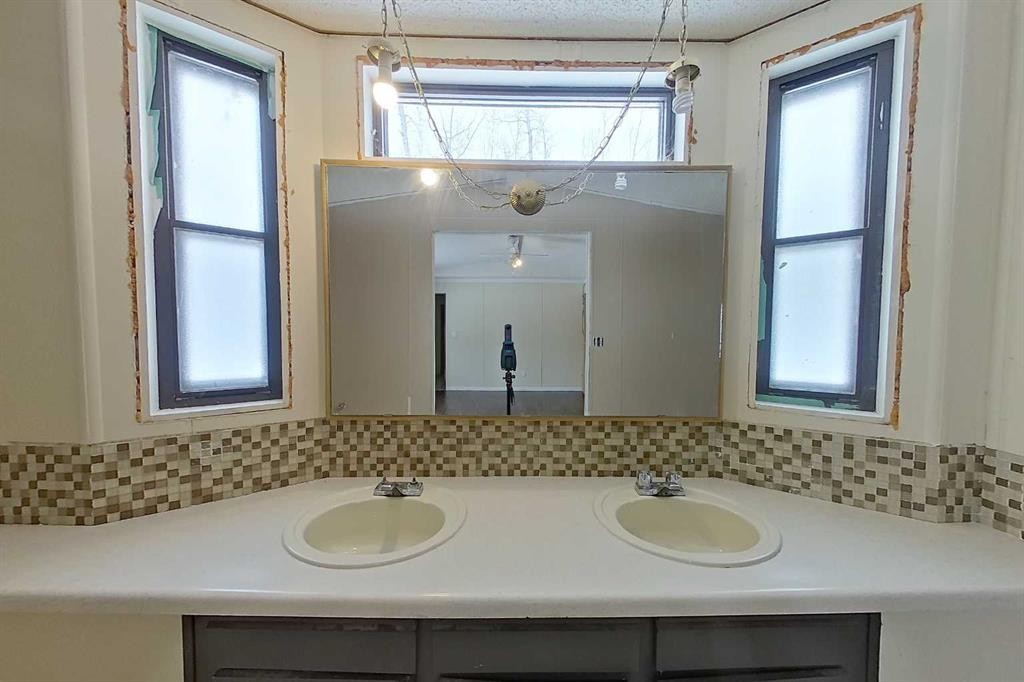 2135 Mistassiniy Road, Wabasca, AB - Indoor Photo Showing Bathroom