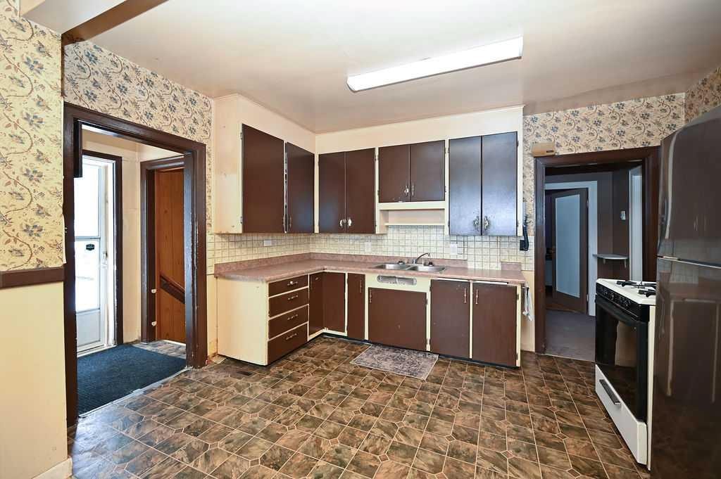 4812 53 Street, Athabasca, AB - Indoor Photo Showing Kitchen With Double Sink