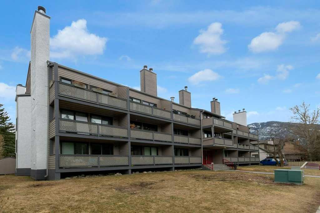 111-414 Squirrel Street, Banff, AB - Outdoor