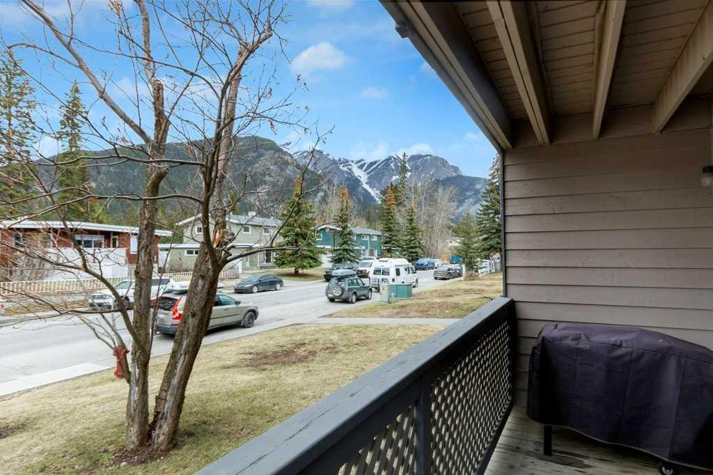 111-414 Squirrel Street, Banff, AB - Outdoor