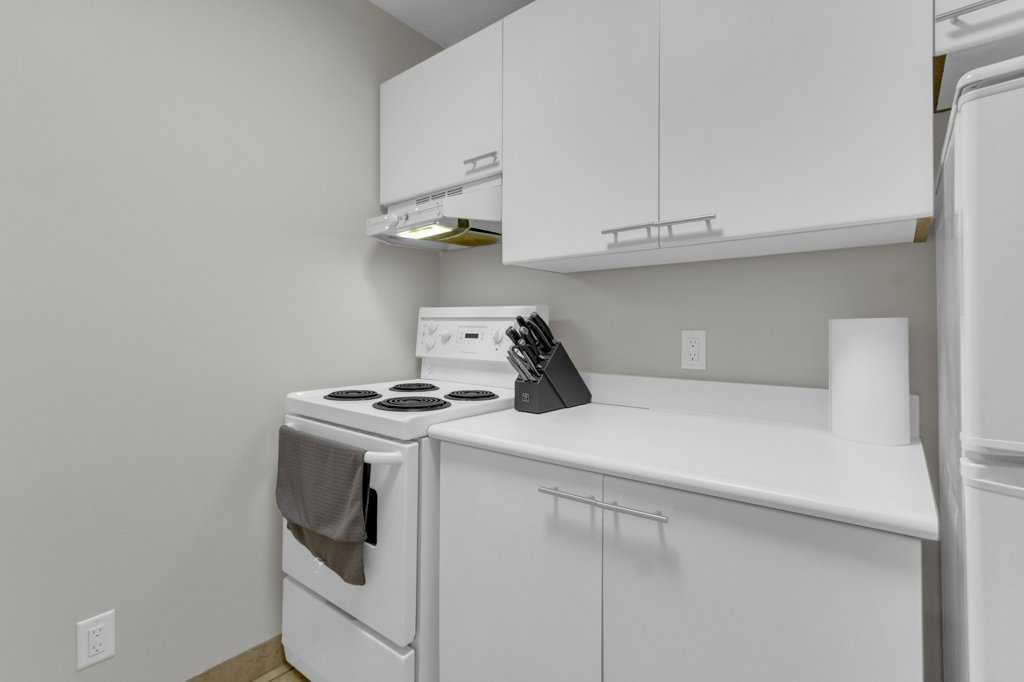 111-414 Squirrel Street, Banff, AB - Indoor Photo Showing Kitchen