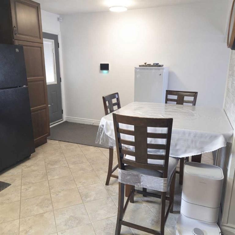 5015 8 Avenue, Edson, AB - Indoor Photo Showing Dining Room