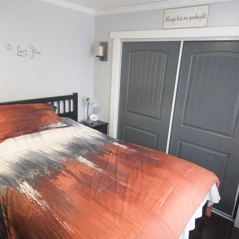 5015 8 Avenue, Edson, AB - Indoor Photo Showing Bedroom