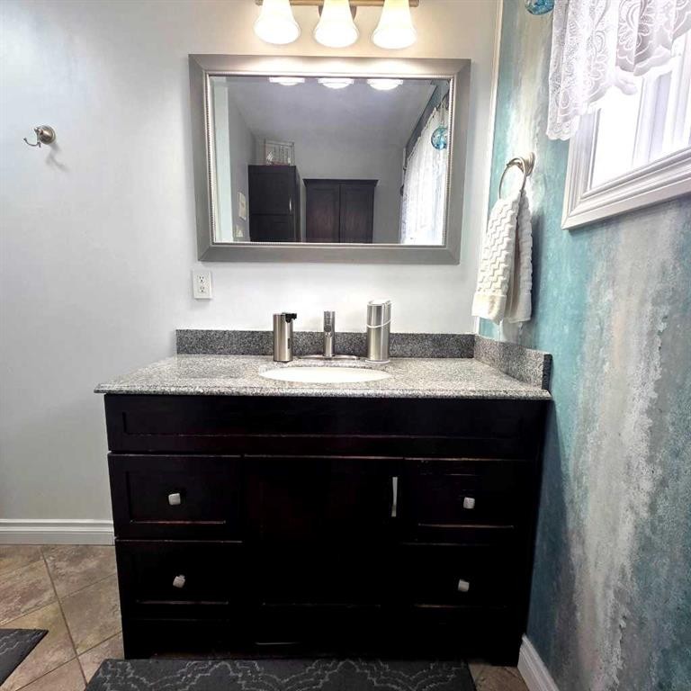 5015 8 Avenue, Edson, AB - Indoor Photo Showing Bathroom