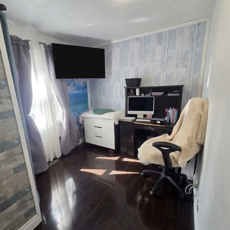 5015 8 Avenue, Edson, AB - Indoor Photo Showing Office