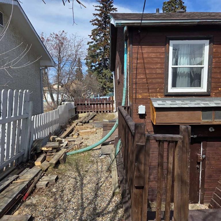 5015 8 Avenue, Edson, AB - Outdoor With Exterior