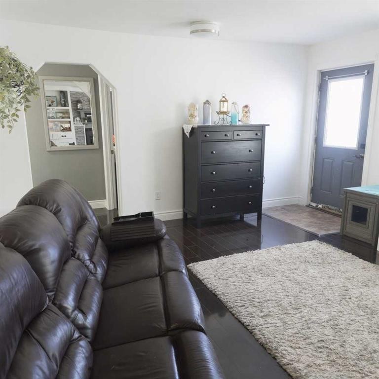 5015 8 Avenue, Edson, AB - Indoor Photo Showing Living Room