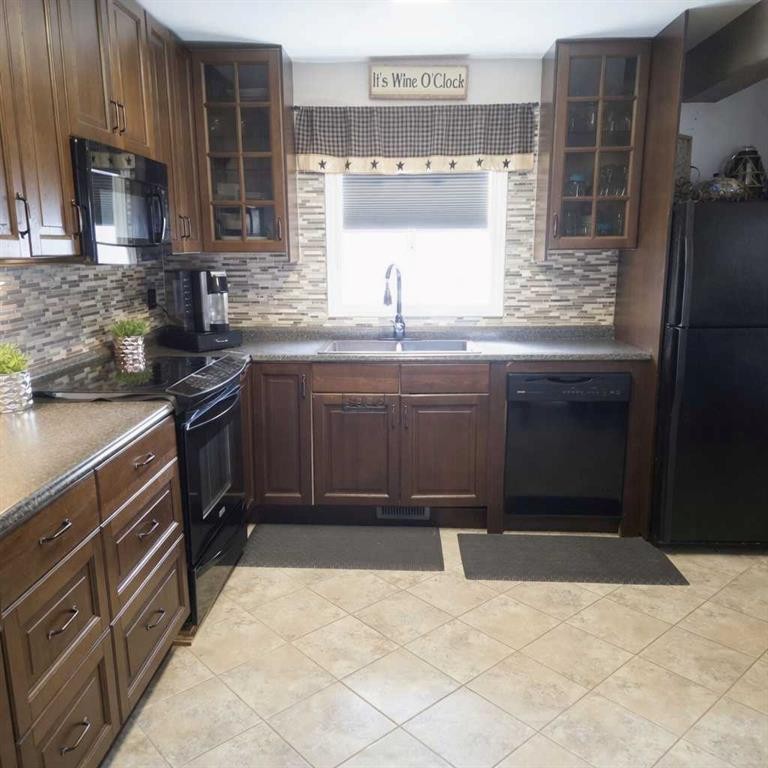 5015 8 Avenue, Edson, AB - Indoor Photo Showing Kitchen