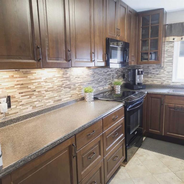 5015 8 Avenue, Edson, AB - Indoor Photo Showing Kitchen