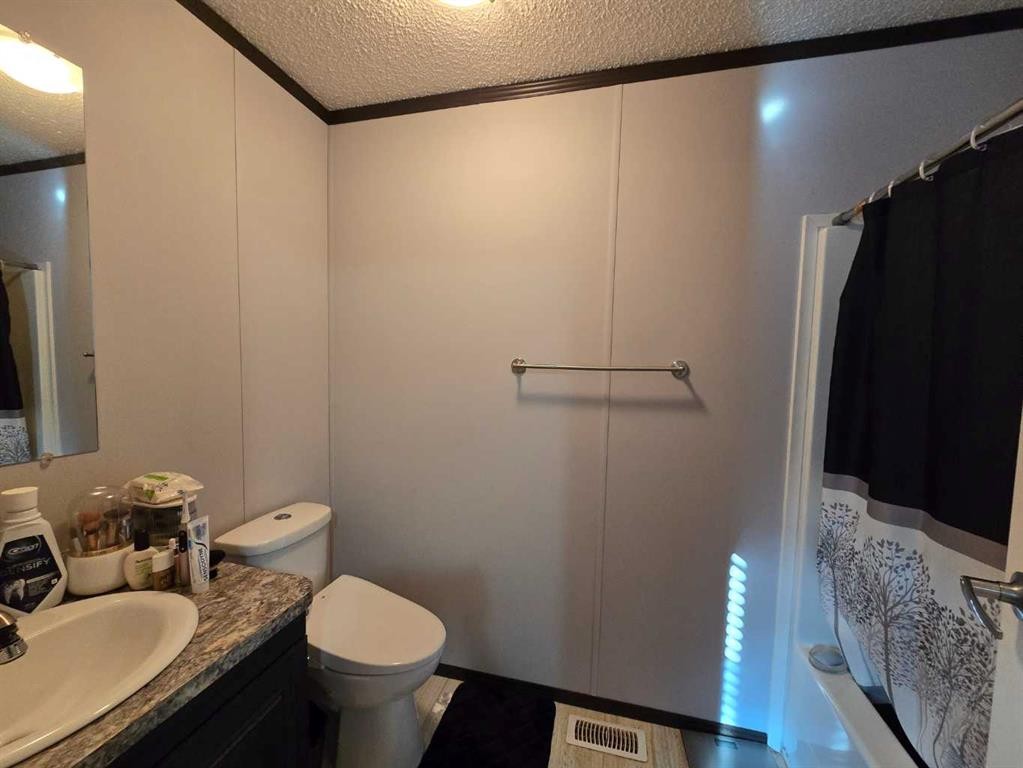 606 52 Street, Edson, AB - Indoor Photo Showing Bathroom