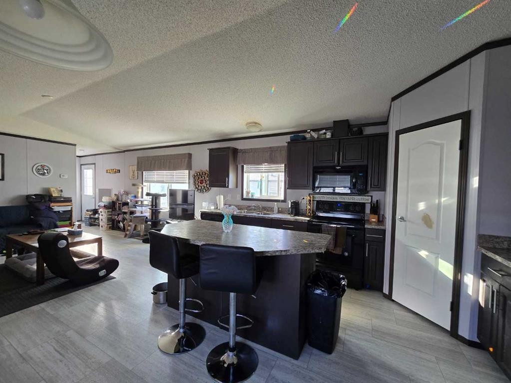 606 52 Street, Edson, AB - Indoor Photo Showing Kitchen