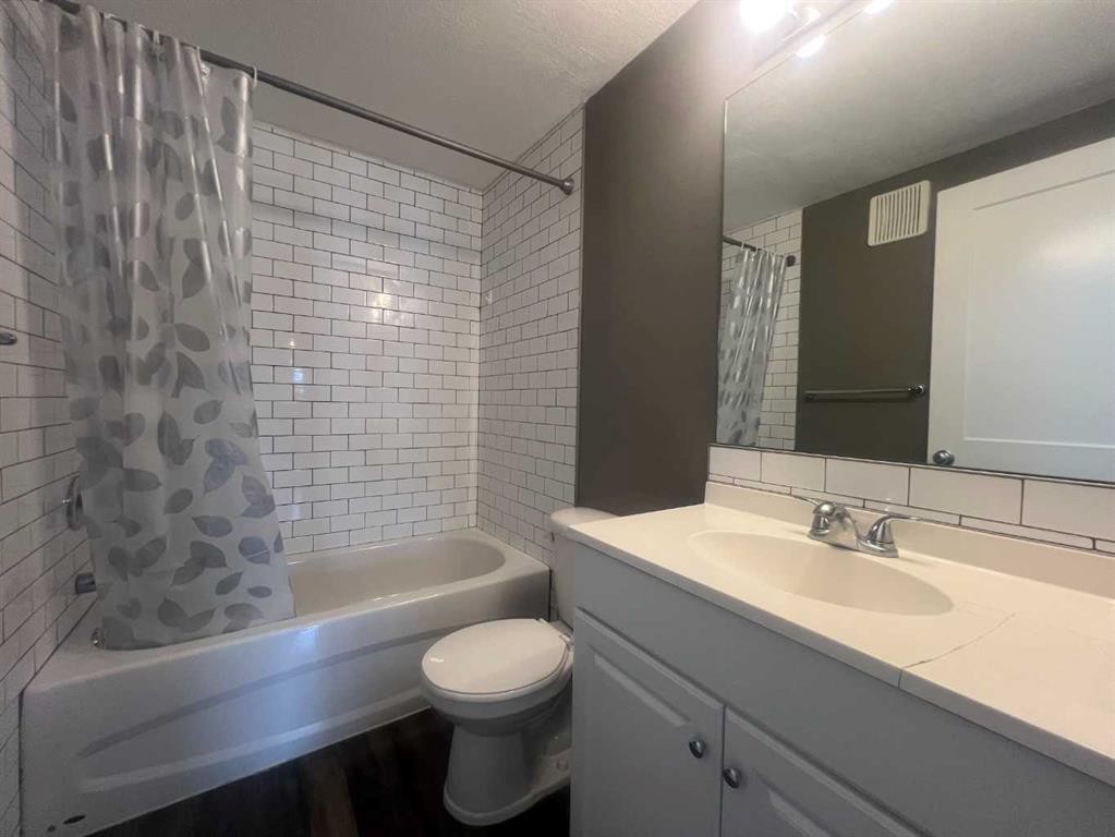 217A-5611 10 Avenue, Edson, AB - Indoor Photo Showing Bathroom
