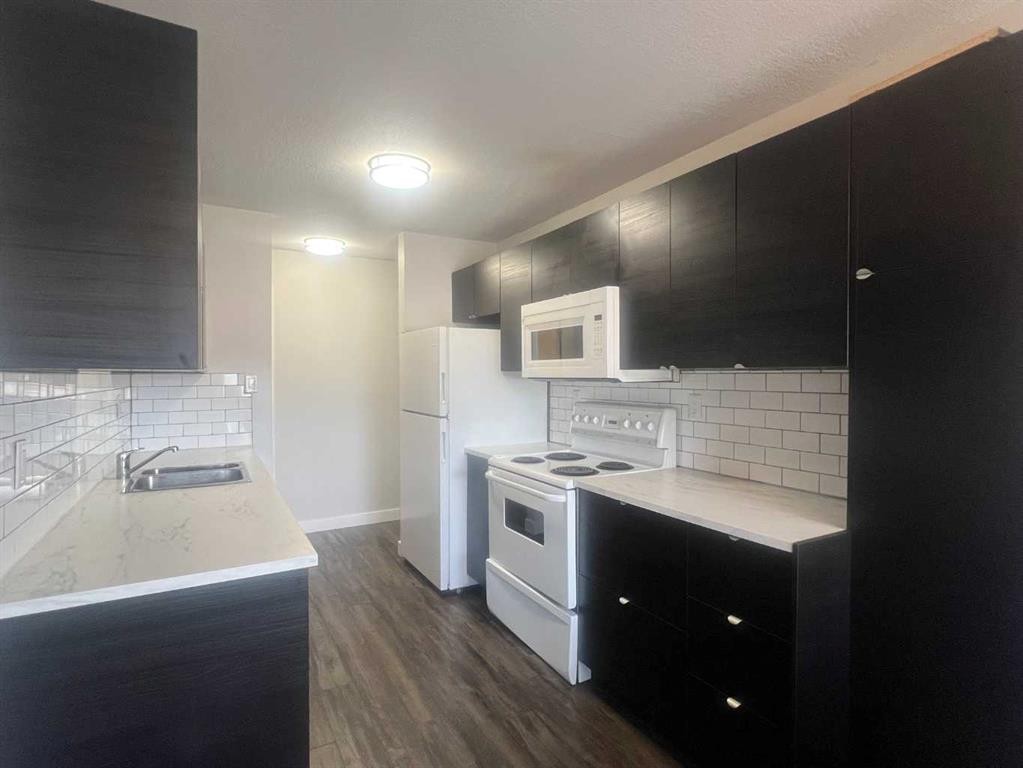 217A-5611 10 Avenue, Edson, AB - Indoor Photo Showing Kitchen