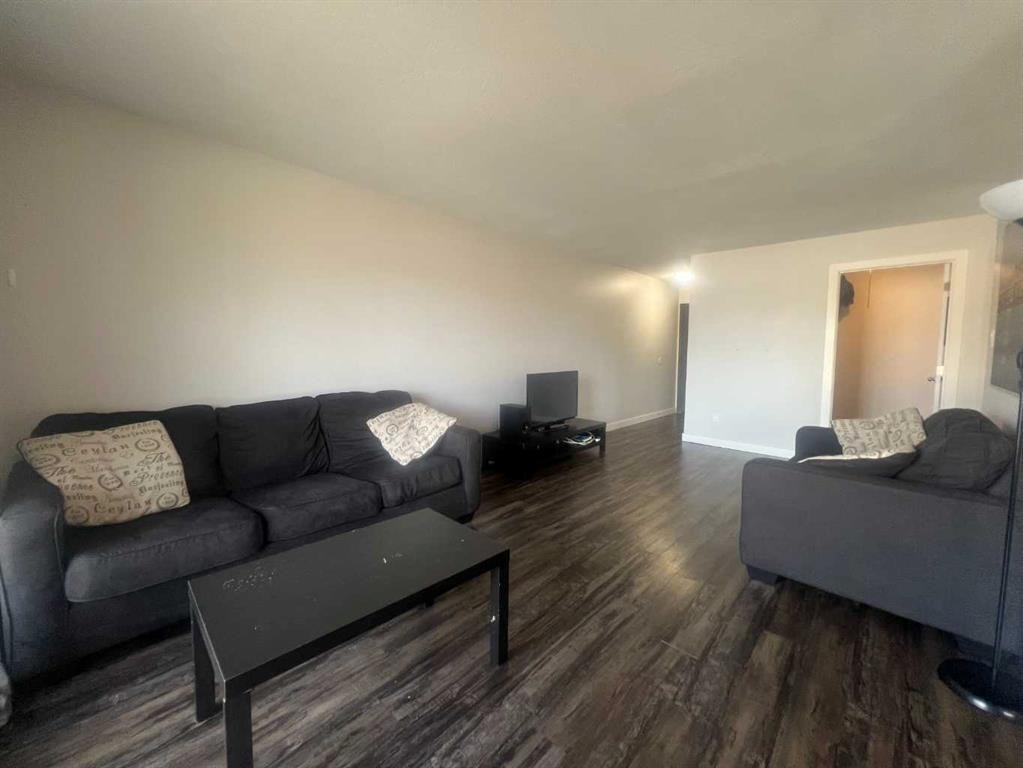 217A-5611 10 Avenue, Edson, AB - Indoor Photo Showing Living Room