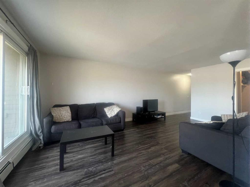 217A-5611 10 Avenue, Edson, AB - Indoor Photo Showing Living Room