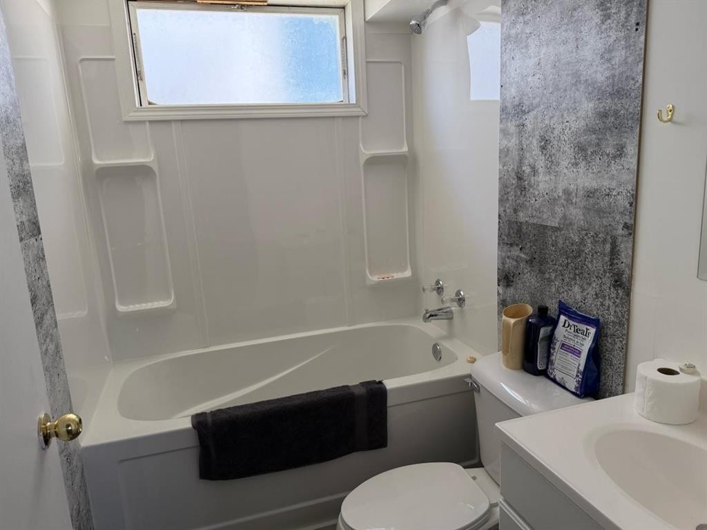 19 Centennial Crescent, Swan Hills, AB - Indoor Photo Showing Bathroom