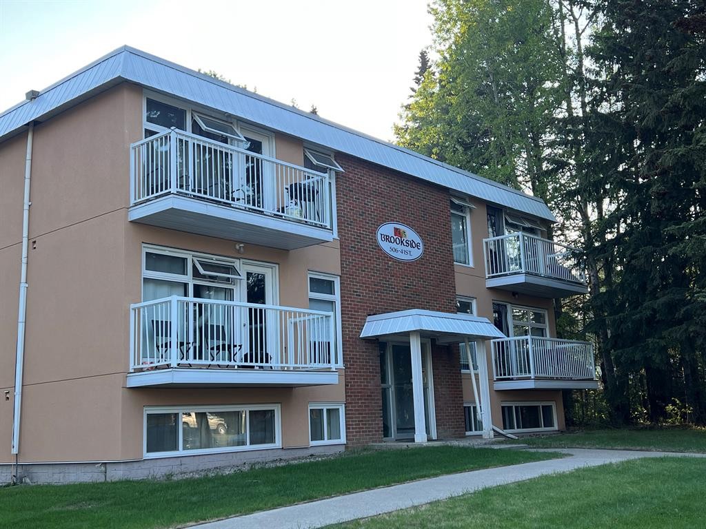 6-506 41 Street, Edson, AB - Outdoor With Facade