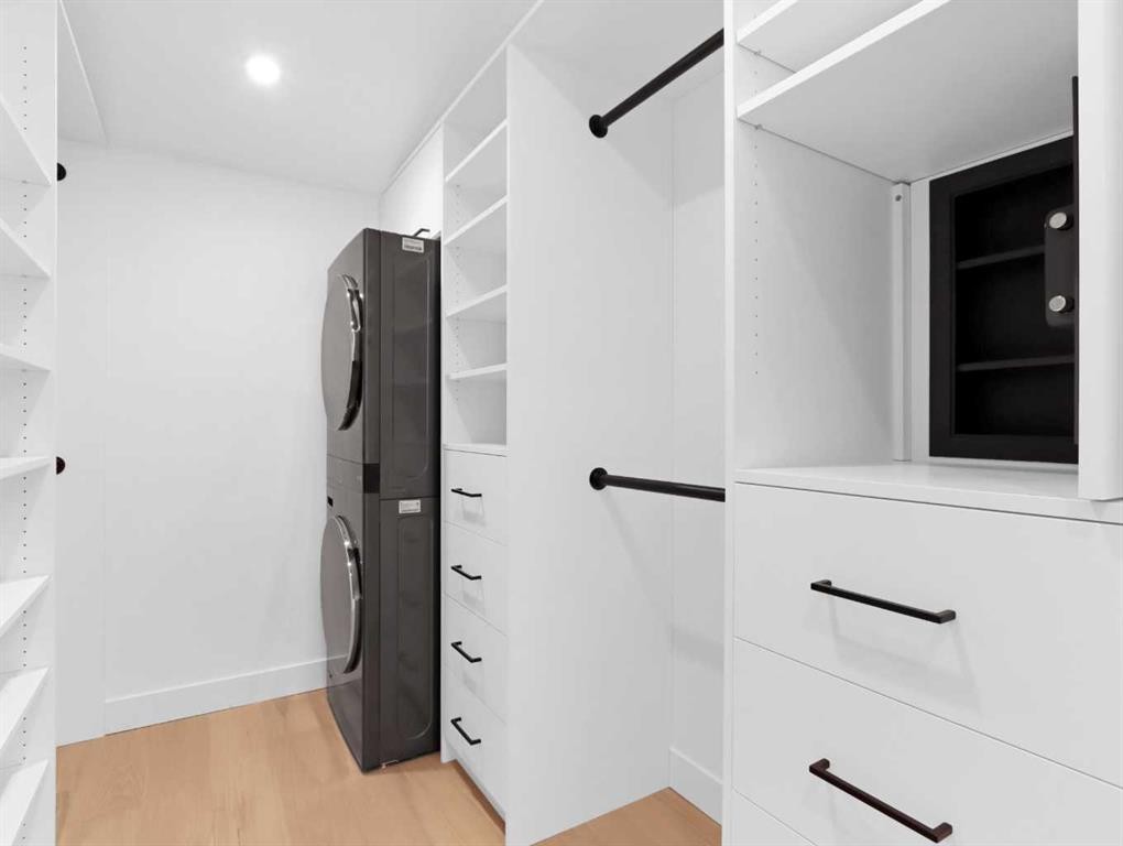 512 8Th Avenue, Canmore, AB - Indoor Photo Showing Laundry Room