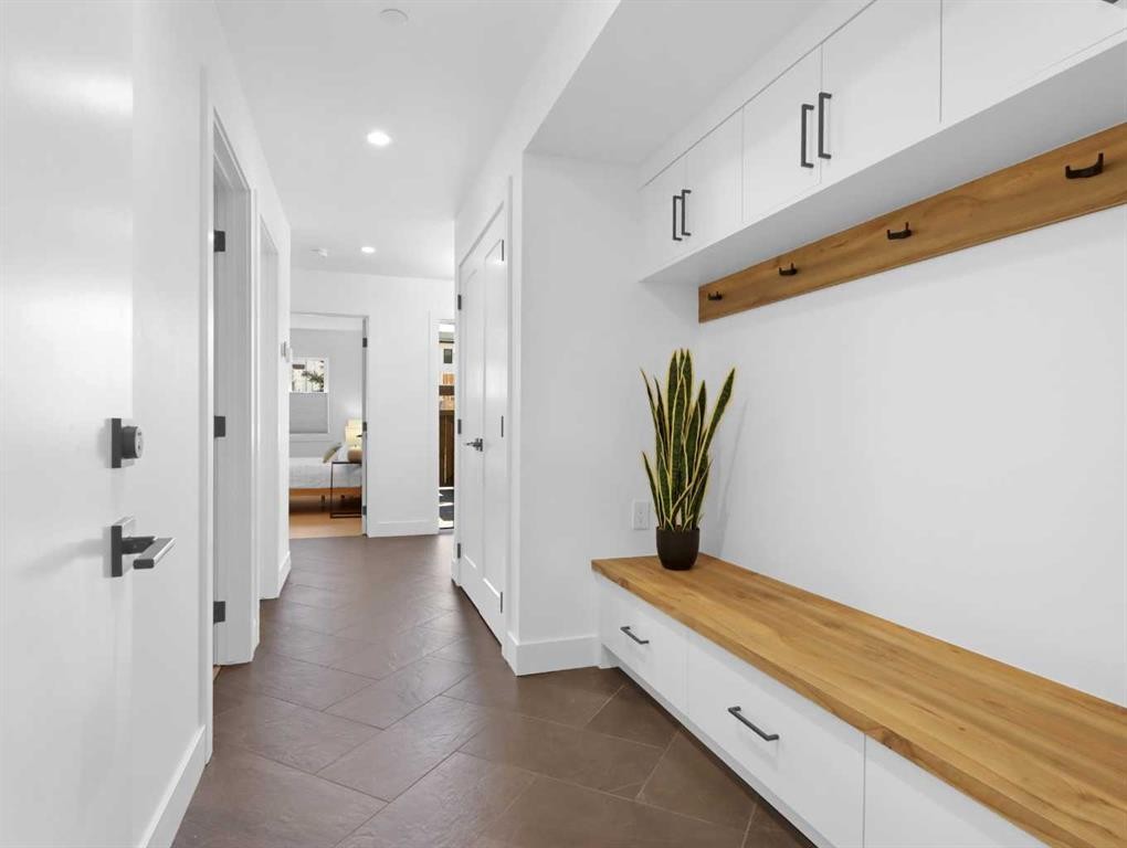 512 8Th Avenue, Canmore, AB - Indoor Photo Showing Other Room