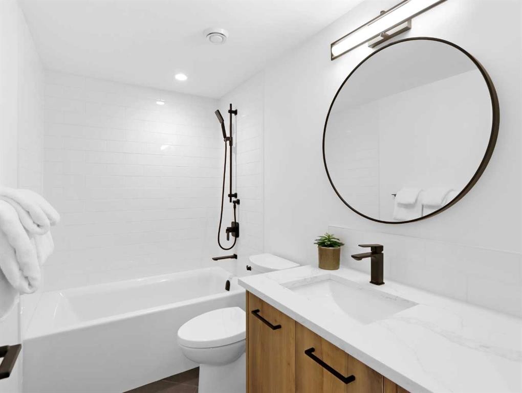 512 8Th Avenue, Canmore, AB - Indoor Photo Showing Bathroom