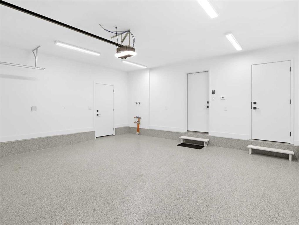 512 8Th Avenue, Canmore, AB - Indoor Photo Showing Garage