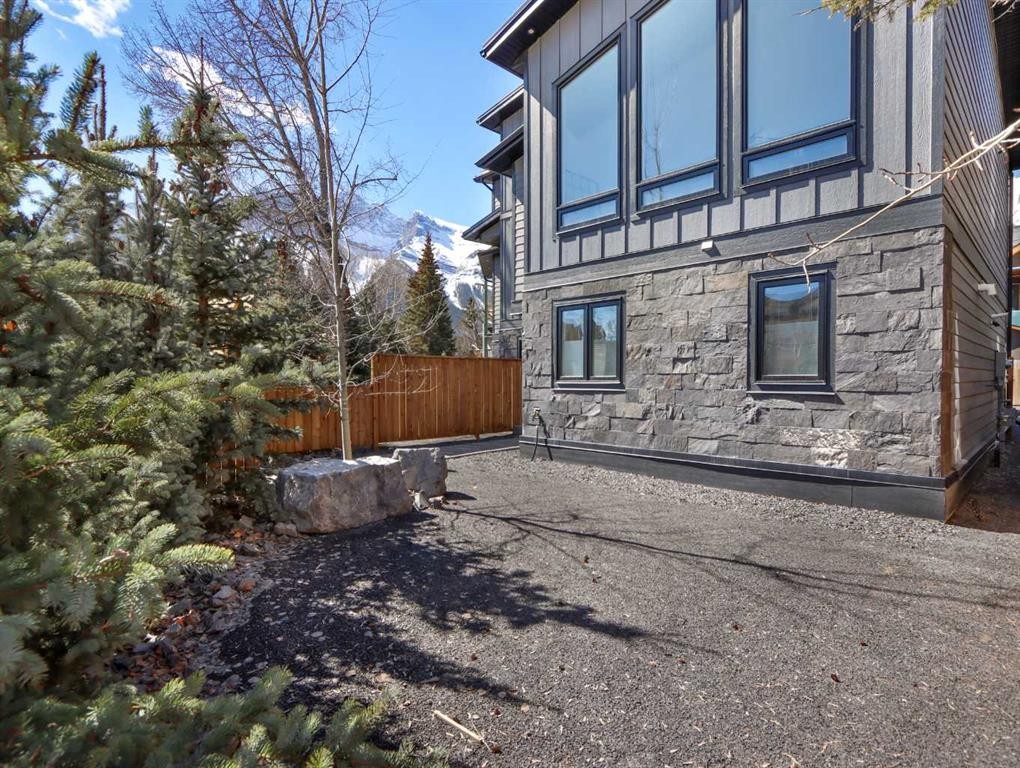 512 8Th Avenue, Canmore, AB - Outdoor